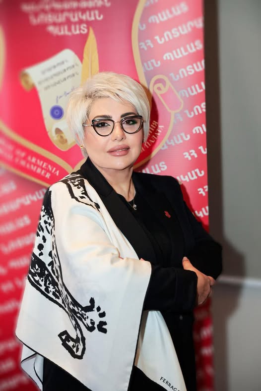 ՀՀ ՆՈՏԱՐԱԿԱՆ ՊԱԼԱՏԻ ՆԱԽԱԳԱՀ ԼԻԼԻԹ ՄՈՒՐԱԴՅԱՆԻ ԱՄԱՆՈՐԻ ՇՆՈՐՀԱՎՈՐԱՆՔԸ